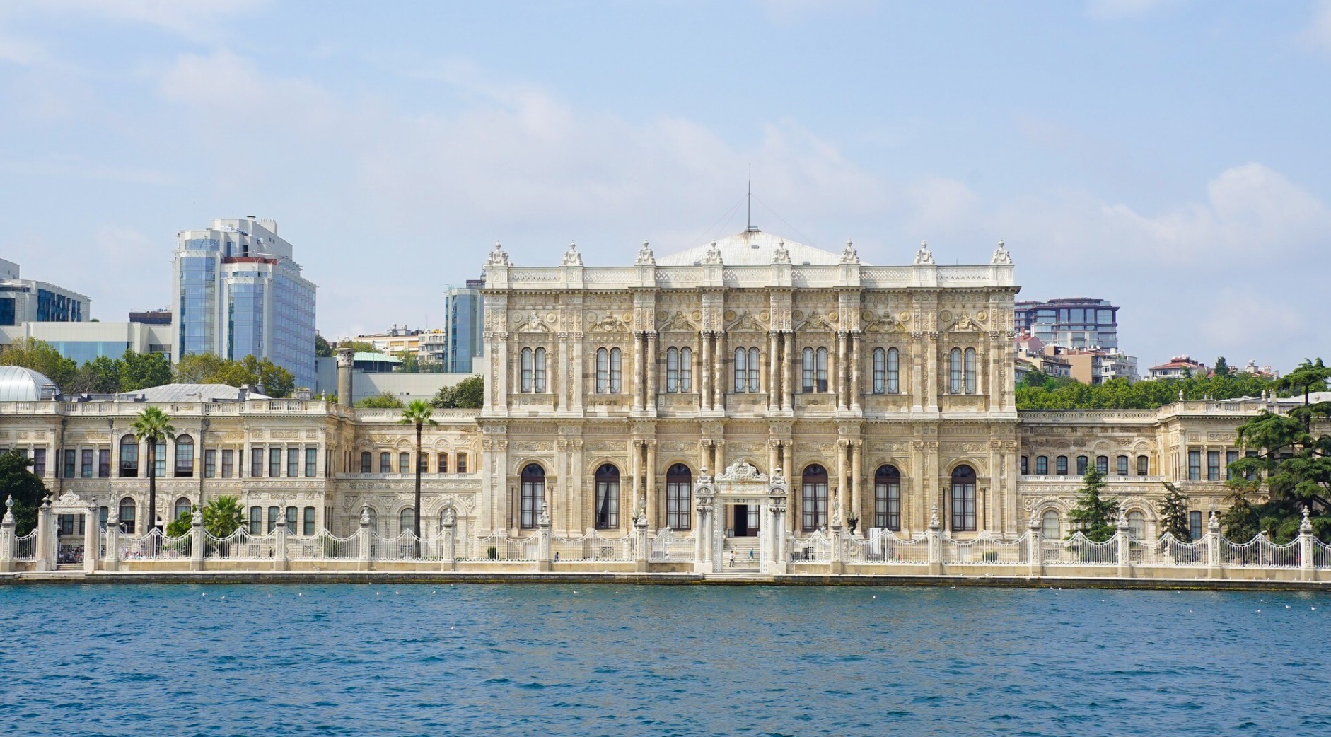 dolmabahce palace in turkey placves to visit
